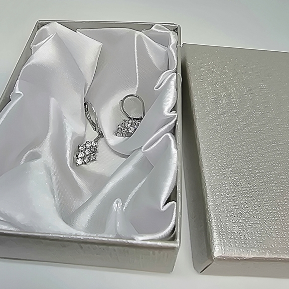 Dazzling Simulated Diamond Earrings - Picture 3 of 3